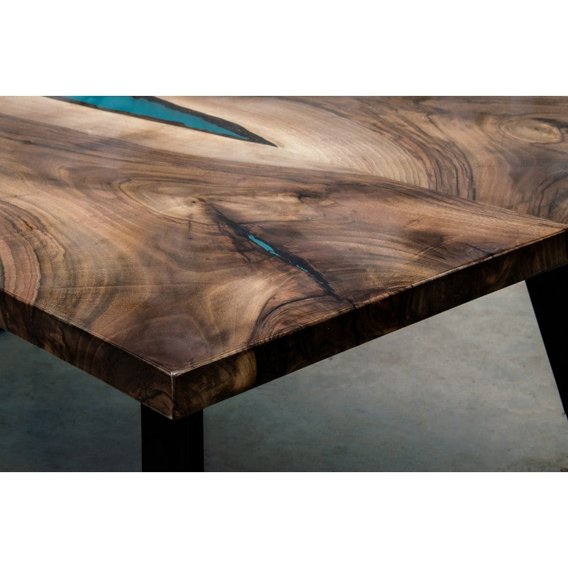 Þorir þú ? Hnotu borð með epoxy resin fyllingu 200x100